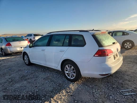 ✅ 2017 Volkswagen Golf S • VIN: 3VWC17AU4HM527906 • Lot: 90736615. Listed on Copart with 78,682 mi. Free auction sales archive from the USA and detailed vehicle history report at DreamBid. Image 2.