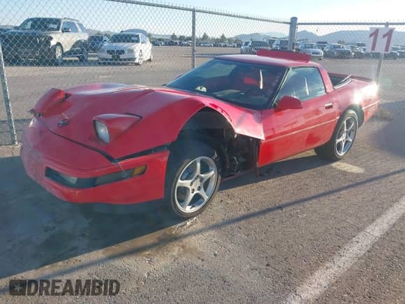 1995 Chevrolet Corvette z VIN 1G1YY22P4S5115975, wystawiony jako IAAI lot #43364512 z przebiegiem 150 676 mil mil oraz . Historia ofert i sprzedaży dostępna na DreamBid. Obrazek 2.