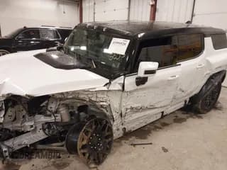 ✅ 2025 GMC Hummer EV 2X • VIN: 1GKB0NDE9SU106359 • Lot: 41999520. Wystawiony na IAAI z przebiegiem 4 792 mil. Bezpłatny archiwum sprzedaży aukcyjnych z USA i szczegółowy raport historii pojazdu na DreamBid. Zdjęcie 6.