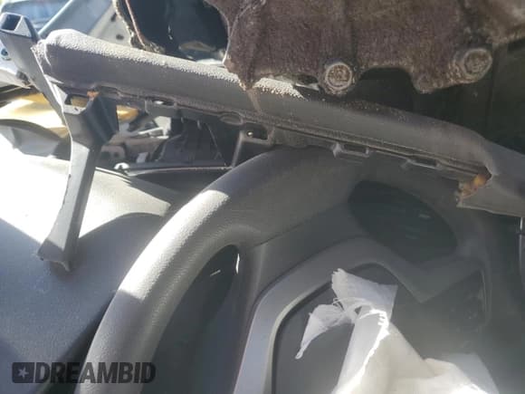 ✅ 2017 Hyundai Elantra SE • VIN: 5NPD74LF4HH079305 • Lot: 84813915. Listed on Copart with Not provided. Free auction sales archive from the USA and detailed vehicle history report at DreamBid. Image 9.