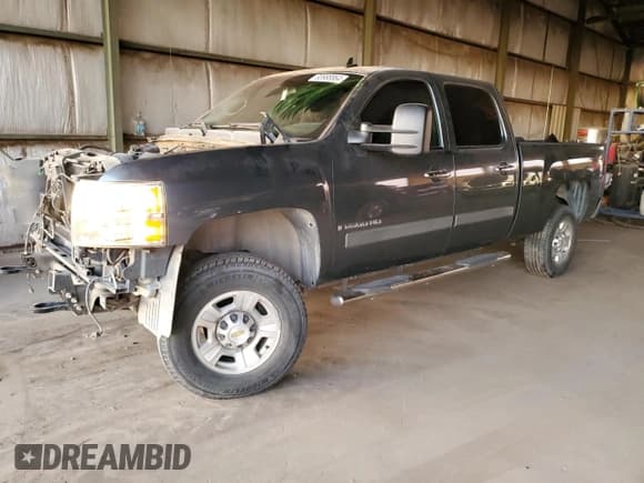 ✅ 2007 Chevrolet Silverado 2500HD 1LT • VIN: 1GCHC23K87F566126 • Lot: 83988864. Wystawiony na Copart z przebiegiem 203 978 mil. Bezpłatny archiwum sprzedaży aukcyjnych z USA i szczegółowy raport historii pojazdu na DreamBid. Zdjęcie 1.