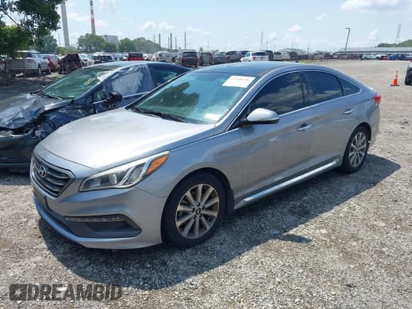 ✅ 2016 Hyundai Sonata Sport • VIN: 5NPE34AF5GH411821 • Lot: 42940356. Listed on IAAI with 112,838 mi. Free auction sales archive from the USA and detailed vehicle history report at DreamBid. Image 17.