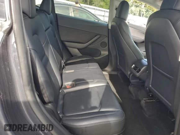 ✅ 2022 Tesla Model Y Long Range • VIN: 7SAYGDEE2NF387480 • Lot: 95581155. Wystawiony na Copart z przebiegiem 45 418 mil. Bezpłatny archiwum sprzedaży aukcyjnych z USA i szczegółowy raport historii pojazdu na DreamBid. Zdjęcie 10.