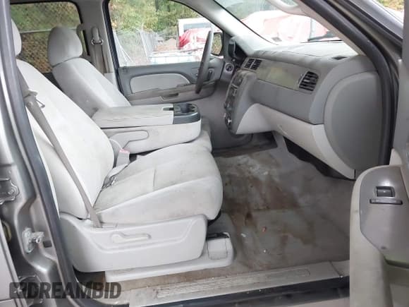 ✅ 2008 Chevrolet Suburban LTZ • VIN: 1GNFC160X8J209533 • Лот: 43556591. Опубликован ранее на IAAI с пробегом 117 108 миль. Бесплатный доступ к архиву аукционных продаж из США и подробный отчёт об истории автомобиля на DreamBid. Изображение 5.