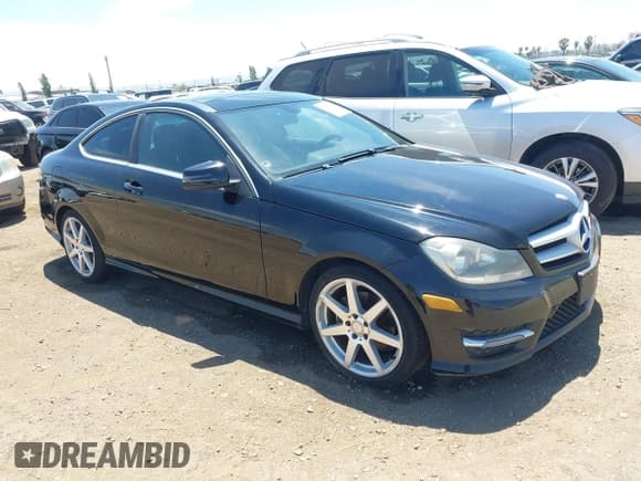 ✅ 2013 Mercedes-Benz C 250 • VIN: WDDGJ4HB1DG061191 • Лот: 42697264. Опубликован ранее на IAAI с пробегом 152 348 миль. Бесплатный доступ к архиву аукционных продаж из США и подробный отчёт об истории автомобиля на DreamBid. Изображение 1.