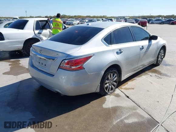 ✅ 2015 Nissan Altima S • VIN: 1N4AL3AP6FN872399 • Lot: 43682882. Wystawiony na IAAI z przebiegiem 263 322 mil. Bezpłatny archiwum sprzedaży aukcyjnych z USA i szczegółowy raport historii pojazdu na DreamBid. Zdjęcie 4.