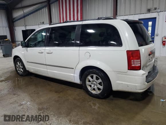 ✅ 2010 Chrysler Town & Country Touring Plus • VIN: 2A4RR8D15AR415282 • Lot: 89908155. Wystawiony na Copart z przebiegiem 176 738 mil. Bezpłatny archiwum sprzedaży aukcyjnych z USA i szczegółowy raport historii pojazdu na DreamBid. Zdjęcie 2.