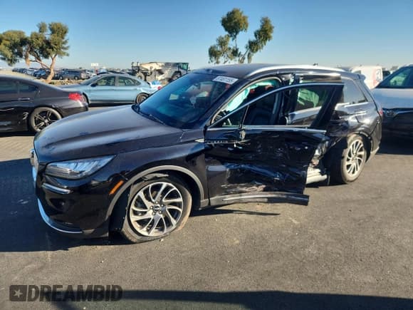 ✅ 2022 Lincoln Corsair Standard • VIN: 5LMCJ1C93NUL24031 • Lot: 87461155. Wystawiony na Copart z przebiegiem 32 686 mil. Bezpłatny archiwum sprzedaży aukcyjnych z USA i szczegółowy raport historii pojazdu na DreamBid. Zdjęcie 1.