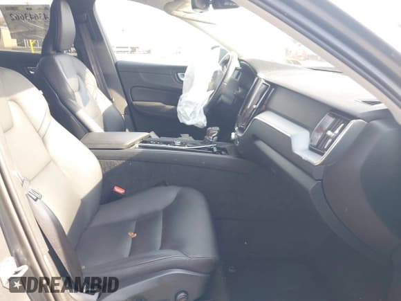 ✅ 2020 Volvo XC60 Momentum • VIN: YV4A22RK7L1410322 • Lot: 43643662. Listed on IAAI with 55,911 mi. Free auction sales archive from the USA and detailed vehicle history report at DreamBid. Image 5.