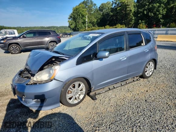 ✅ 2011 Honda Fit Sport • VIN: JHMGE8G5XBC017548 • Лот: 71192355. Опубликован ранее на Copart с пробегом 188 009 миль. Бесплатный доступ к архиву аукционных продаж из США и подробный отчёт об истории автомобиля на DreamBid. Изображение 1.