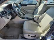 ✅ 2013 Volkswagen Passat S • VIN: 1VWAH7A39DC143352 • Lot: 87052135. Wystawiony na Copart z przebiegiem 119 667 mil. Bezpłatny archiwum sprzedaży aukcyjnych z USA i szczegółowy raport historii pojazdu na DreamBid. Zdjęcie 7.