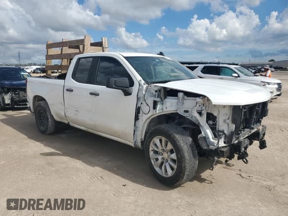 ✅ 2020 Chevrolet Silverado 1500 Custom • VIN: 1GCRWBEH4LZ281963 • Lot: 69211604. Wystawiony na Copart z przebiegiem 148 420 mil. Bezpłatny archiwum sprzedaży aukcyjnych z USA i szczegółowy raport historii pojazdu na DreamBid. Zdjęcie 4.