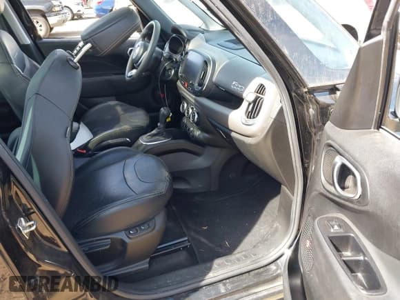 ✅ 2019 FIAT 500L Lounge • VIN: ZFBNFACH0KZ042150 • Lot: 41740513. Listed on IAAI with 59,550 mi. Free auction sales archive from the USA and detailed vehicle history report at DreamBid. Image 5.