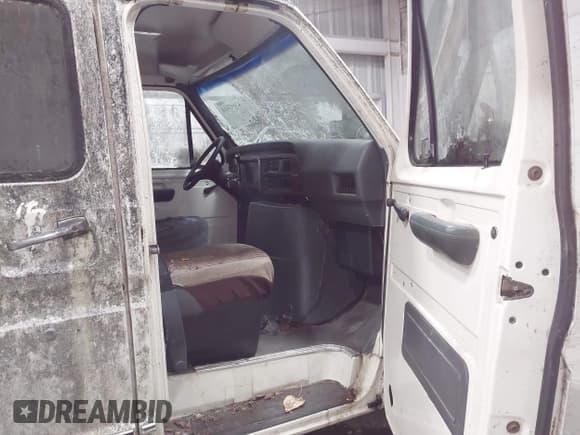 ✅ 1991 Ford Econoline Cargo • VIN: 1FTES14N5MHA51447 • Lot: 43497014. Wystawiony na IAAI z przebiegiem 18 049 mil. Bezpłatny archiwum sprzedaży aukcyjnych z USA i szczegółowy raport historii pojazdu na DreamBid. Zdjęcie 5.