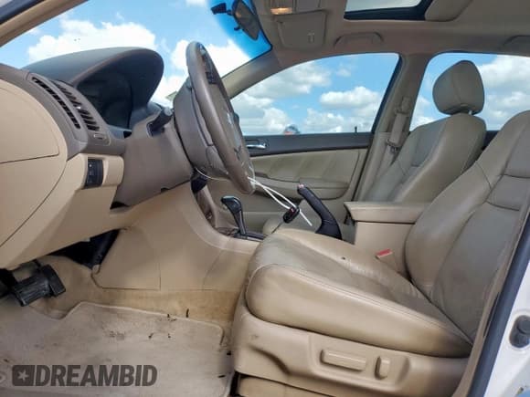 ✅ 2007 Honda Accord EX • VIN: 1HGCM56767A170971 • Lot: 92728315. Wystawiony na Copart z przebiegiem 196 247 mil. Bezpłatny archiwum sprzedaży aukcyjnych z USA i szczegółowy raport historii pojazdu na DreamBid. Zdjęcie 7.