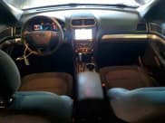 ✅ 2017 Ford Explorer XLT • VIN: 1FM5K8D81HGA83936 • Lot: 84391925. Wystawiony na Copart z przebiegiem 108 137 mil. Bezpłatny archiwum sprzedaży aukcyjnych z USA i szczegółowy raport historii pojazdu na DreamBid. Zdjęcie 8.