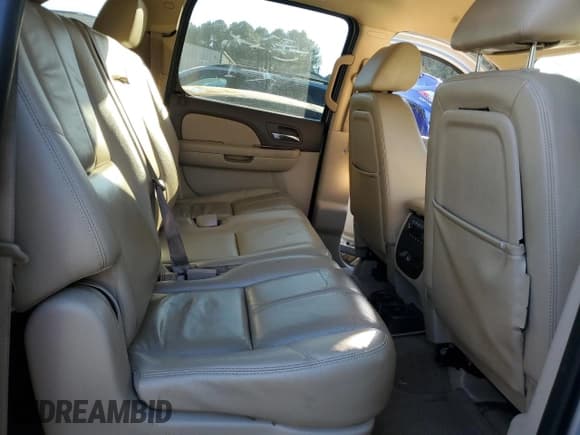 ✅ 2011 Chevrolet Suburban LT • VIN: 1GNSKJE38BR249311 • Lot: 76949544. Wystawiony na Copart z przebiegiem 110 278 mil. Bezpłatny archiwum sprzedaży aukcyjnych z USA i szczegółowy raport historii pojazdu na DreamBid. Zdjęcie 11.