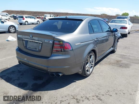 ✅ 2008 Acura TL Type S • VIN: 19UUA765X8A004428 • Lot: 42809951. Listed on IAAI with 129,791 mi. Free auction sales archive from the USA and detailed vehicle history report at DreamBid. Image 4.