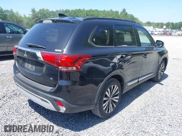 2020 Mitsubishi Outlander ES with VIN JA4AZ3A35LZ039956, listed as a IAAI auction lot 42570596 with 140,231 mi miles and . Bid and sale history available at DreamBid. Image 4.