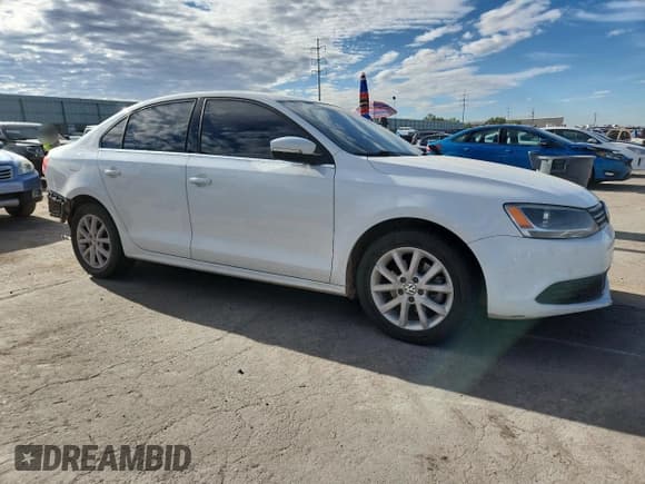 ✅ 2014 Volkswagen Jetta SE • VIN: 3VWD17AJ2EM289009 • Lot: 84212895. Listed on Copart with 91,991 mi. Free auction sales archive from the USA and detailed vehicle history report at DreamBid. Image 4.
