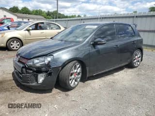✅ 2013 Volkswagen Golf GTI • VIN: WVWHV7AJ4DW133285 • Lot: 54654494. Wystawiony na Copart z przebiegiem Nie podano. Bezpłatny archiwum sprzedaży aukcyjnych z USA i szczegółowy raport historii pojazdu na DreamBid. Zdjęcie 1.