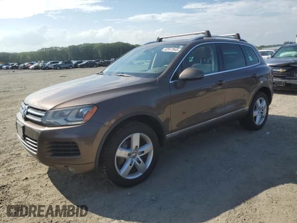 ✅ 2013 Volkswagen Touareg Lux • VIN: WVGEF9BP6DD013932 • Lot: 62047945. Listed on Copart with 127,821 mi. Free auction sales archive from the USA and detailed vehicle history report at DreamBid. Image 1.