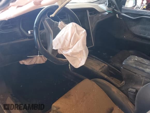 ✅ 2018 Tesla Model S 75D • VIN: 5YJSA1E22JF293697 • Lot: 82450885. Wystawiony na Copart z przebiegiem Nie podano. Bezpłatny archiwum sprzedaży aukcyjnych z USA i szczegółowy raport historii pojazdu na DreamBid. Zdjęcie 8.