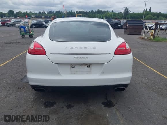 ✅ 2011 Porsche Panamera • VIN: WP0AA2A7XBL013459 • Lot: 42276363. Wystawiony na IAAI z przebiegiem 114 883 mil. Bezpłatny archiwum sprzedaży aukcyjnych z USA i szczegółowy raport historii pojazdu na DreamBid. Zdjęcie 16.