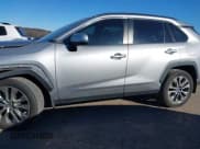 ✅ 2019 Toyota RAV4 XLE Premium • VIN: 2T3C1RFV8KC019929 • Lot: 41232800. Wystawiony na IAAI z przebiegiem 112 950 mil. Bezpłatny archiwum sprzedaży aukcyjnych z USA i szczegółowy raport historii pojazdu na DreamBid. Zdjęcie 14.