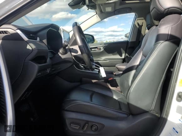 ✅ 2020 Toyota RAV4 Hybrid Limited • VIN: 2T3DWRFV7LW065581 • Lot: 89561855. Listed on Copart with 105,575 mi. Free auction sales archive from the USA and detailed vehicle history report at DreamBid. Image 7.