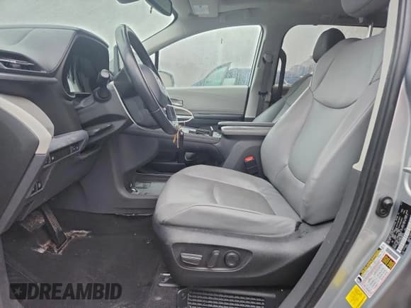 ✅ 2022 Toyota Sienna XLE • VIN: 5TDYRKEC6NS096728 • Lot: 94351285. Listed on Copart with 151,933 mi. Free auction sales archive from the USA and detailed vehicle history report at DreamBid. Image 7.