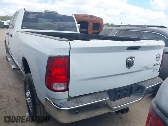 ✅ 2017 Ram 2500 Tradesman • VIN: 3C6UR5HL4HG670748 • Lot: 42767336. Listed on IAAI with 111,404 mi. Free auction sales archive from the USA and detailed vehicle history report at DreamBid. Image 3.