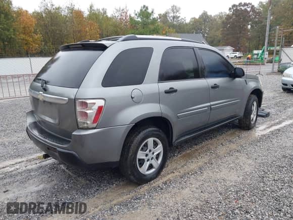 ✅ 2005 Chevrolet Equinox LS • VIN: 2CNDL23F956088335 • Lot: 43530406. Wystawiony na IAAI z przebiegiem 210 392 mil. Bezpłatny archiwum sprzedaży aukcyjnych z USA i szczegółowy raport historii pojazdu na DreamBid. Zdjęcie 4.