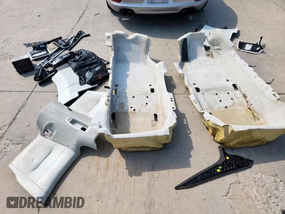 ✅ 2013 Porsche 911 Carrera S • VIN: WP0CB2A91DS154128 • Lot: 69695055. Wystawiony na Copart z przebiegiem 60 380 mil. Bezpłatny archiwum sprzedaży aukcyjnych z USA i szczegółowy raport historii pojazdu na DreamBid. Zdjęcie 12.