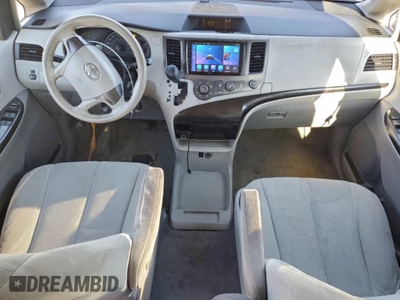 ✅ 2011 Toyota Sienna • VIN: 5TDZK3DC8BS012226 • Лот: 93187155. Опубликован ранее на Copart с пробегом 168 659 миль. Бесплатный доступ к архиву аукционных продаж из США и подробный отчёт об истории автомобиля на DreamBid. Изображение 8.