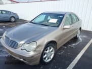 ✅ 2002 Mercedes-Benz C 230/260/280/320 • VIN: WDBRF64J62F205588 • Lot: 41619259. Wystawiony na IAAI z przebiegiem 172 783 mil. Bezpłatny archiwum sprzedaży aukcyjnych z USA i szczegółowy raport historii pojazdu na DreamBid. Zdjęcie 17.