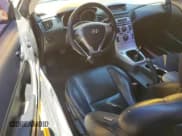 ✅ 2010 Hyundai Genesis Coupe Track • VIN: KMHHU6KH0AU012393 • Lot: 68636225. Wystawiony na Copart z przebiegiem 102 307 mil. Bezpłatny archiwum sprzedaży aukcyjnych z USA i szczegółowy raport historii pojazdu na DreamBid. Zdjęcie 8.