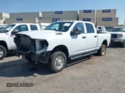 ✅ 2023 Ram 2500 Tradesman • VIN: 3C6UR5CJ5PG558514 • Lot: 43260300. Wystawiony na IAAI z przebiegiem 26 824 mil. Bezpłatny archiwum sprzedaży aukcyjnych z USA i szczegółowy raport historii pojazdu na DreamBid. Zdjęcie 2.
