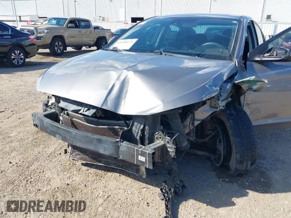 ✅ 2020 Hyundai Elantra SE • VIN: KMHD74LFXLU919842 • Lot: 43390575. Listed on IAAI with 83,116 mi. Free auction sales archive from the USA and detailed vehicle history report at DreamBid. Image 6.