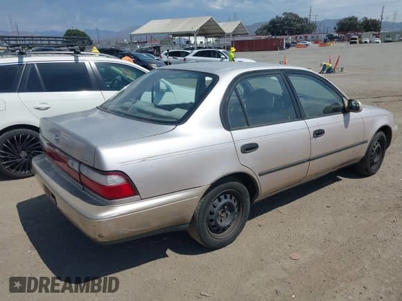 ✅ 1996 Toyota Corolla DX • VIN: 1NXBB02E2TZ491711 • Лот: 43258581. Опубликован ранее на IAAI с пробегом 212 611 миль. Бесплатный доступ к архиву аукционных продаж из США и подробный отчёт об истории автомобиля на DreamBid. Изображение 4.