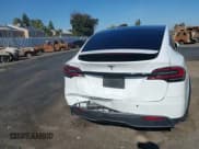 ✅ 2022 Tesla Model X • VIN: 7SAXCAE54NF362277 • Lot: 43643635. Wystawiony na IAAI z przebiegiem 53 073 mil. Bezpłatny archiwum sprzedaży aukcyjnych z USA i szczegółowy raport historii pojazdu na DreamBid. Zdjęcie 23.