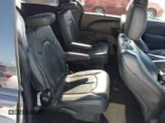 ✅ 2020 Chrysler Pacifica Touring L • VIN: 2C4RC1BG3LR250499 • Lot: 42557011. Wystawiony na IAAI z przebiegiem 135 718 mil. Bezpłatny archiwum sprzedaży aukcyjnych z USA i szczegółowy raport historii pojazdu na DreamBid. Zdjęcie 8.