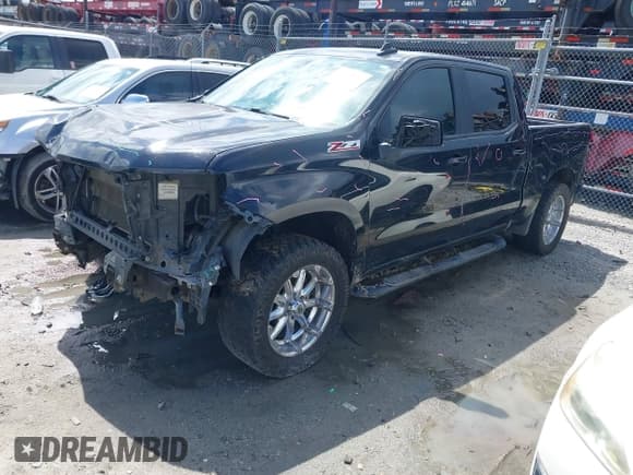 ✅ 2020 Chevrolet Silverado 1500 RST • VIN: 1GCUYEED4LZ172566 • Lot: 42739884. Wystawiony na IAAI z przebiegiem 115 543 mil. Bezpłatny archiwum sprzedaży aukcyjnych z USA i szczegółowy raport historii pojazdu na DreamBid. Zdjęcie 17.