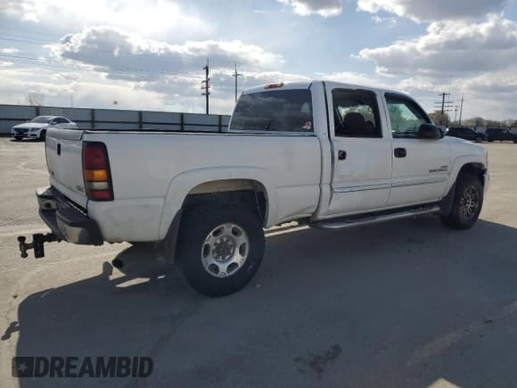✅ 2004 GMC Sierra 2500HD SLE • VIN: 1GTHK23234F239406 • Lot: 51674885. Listed on Copart with 258,572 mi. Free auction sales archive from the USA and detailed vehicle history report at DreamBid. Image 3.