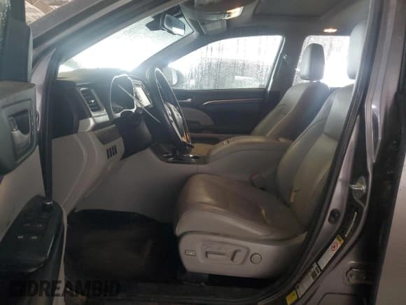 ✅ 2016 Toyota Highlander Limited • VIN: 5TDDKRFH2GS341551 • Лот: 84254585. Опубликован ранее на Copart с пробегом 100 176 миль. Бесплатный доступ к архиву аукционных продаж из США и подробный отчёт об истории автомобиля на DreamBid. Изображение 7.