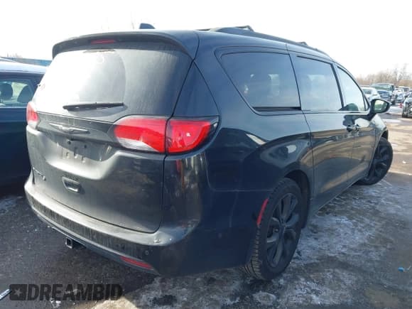 ✅ 2018 Chrysler Pacifica Touring L Plus • VIN: 2C4RC1EG5JR338138 • Lot: 43862485. Wystawiony na IAAI z przebiegiem 131 457 mil. Bezpłatny archiwum sprzedaży aukcyjnych z USA i szczegółowy raport historii pojazdu na DreamBid. Zdjęcie 4.