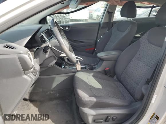 ✅ 2017 Hyundai Ioniq SEL • VIN: KMHC75LC5HU017923 • Lot: 77407084. Wystawiony na Copart z przebiegiem 70 164 mil. Bezpłatny archiwum sprzedaży aukcyjnych z USA i szczegółowy raport historii pojazdu na DreamBid. Zdjęcie 7.