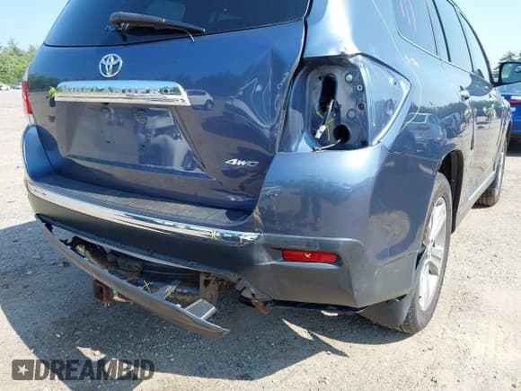 ✅ 2013 Toyota Highlander Limited • VIN: 5TDDK3EHXDS208675 • Lot: 42467092. Listed on IAAI with 82,276 mi. Free auction sales archive from the USA and detailed vehicle history report at DreamBid. Image 6.