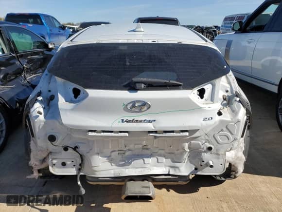 2020 Hyundai Veloster 2.0 z VIN KMHTG6AF1LU022841, wystawiony jako Copart lot #82034124 z przebiegiem 91 082 mil mil oraz Szkoda całkowita • Salvage title. Historia ofert i sprzedaży dostępna na DreamBid. Obrazek 6.