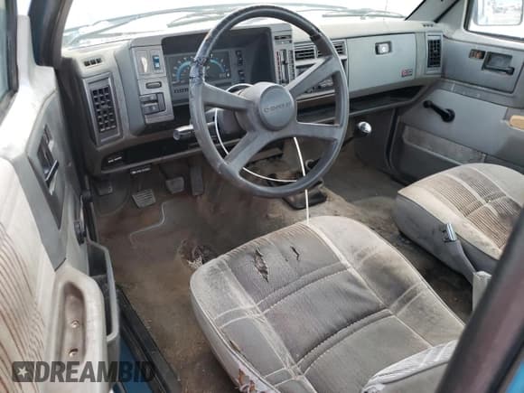 ✅ 1992 Chevrolet S-10 • VIN: 1GCCS14R6N8218748 • Lot: 92470245. Wystawiony na Copart z przebiegiem 237 123 mil. Bezpłatny archiwum sprzedaży aukcyjnych z USA i szczegółowy raport historii pojazdu na DreamBid. Zdjęcie 8.